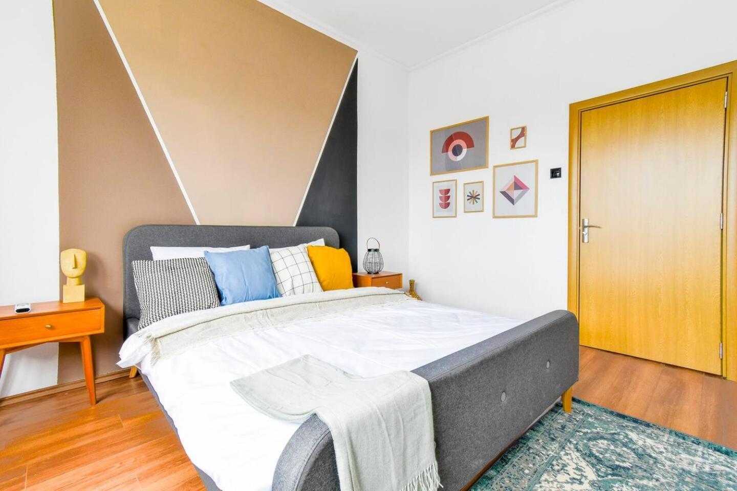 Super Fresh! 3Bdr Apartment In Sofia Center'S Artistic Area Dış mekan fotoğraf